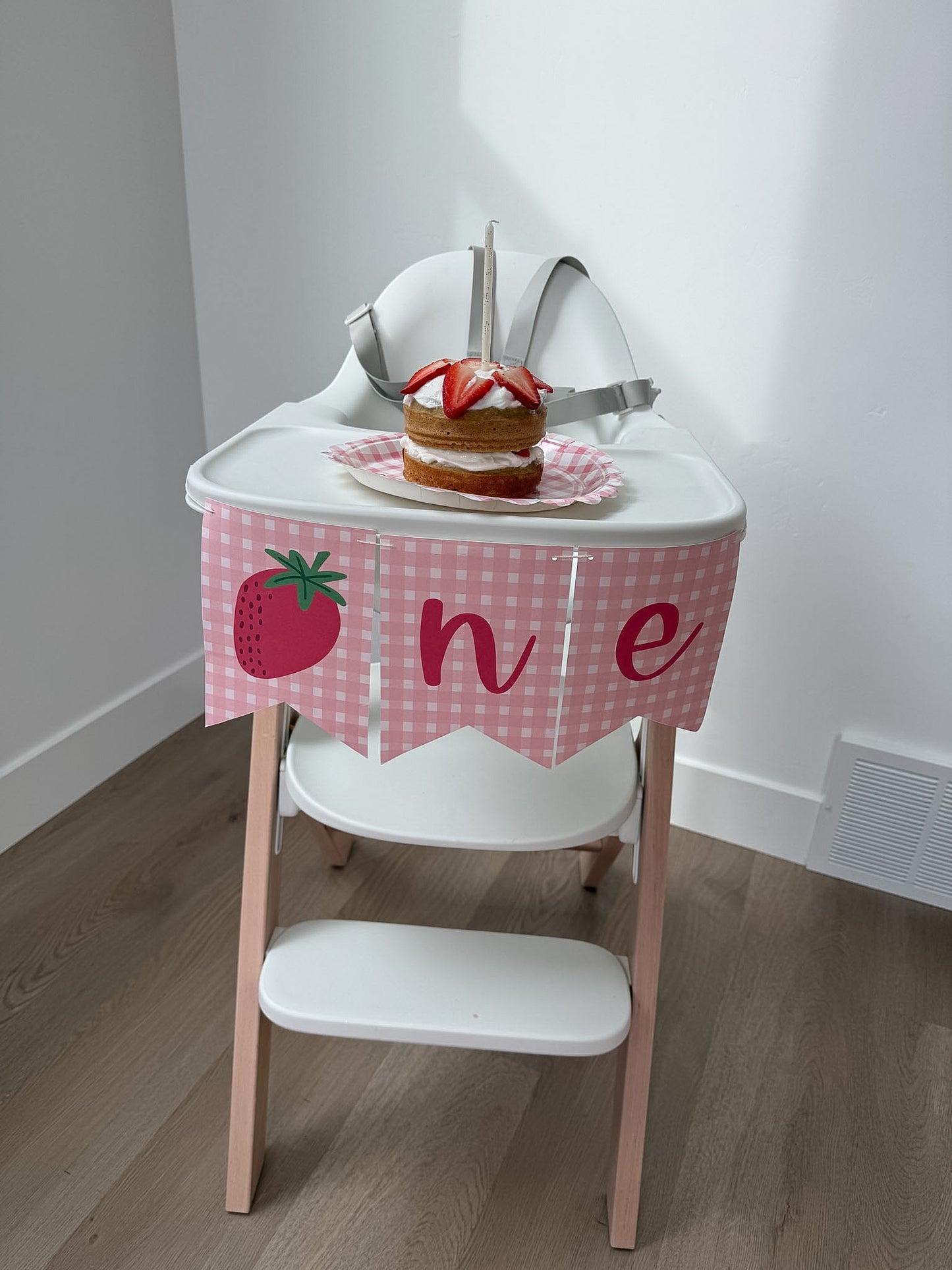 Berry First Birthday 'One' High Chair Banner